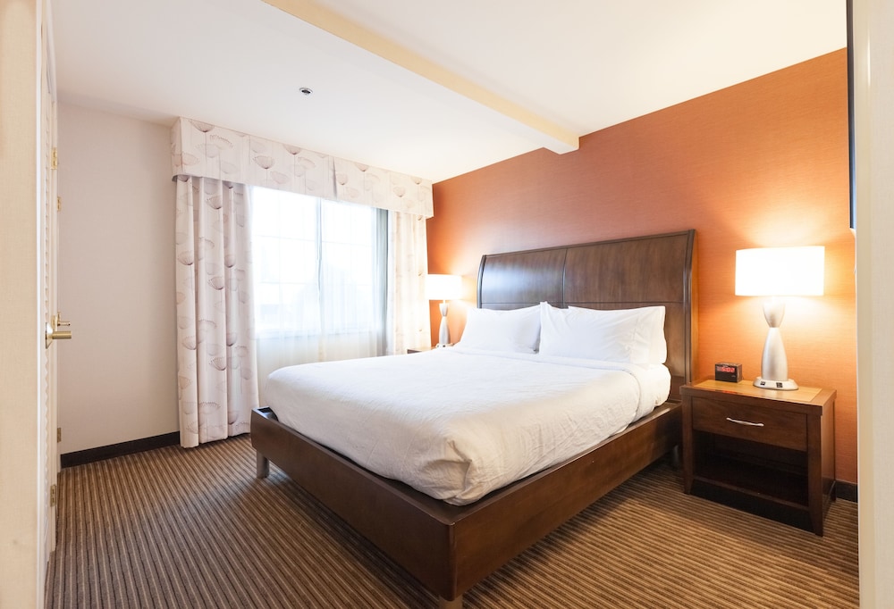 King Bed Bedroom Suite - Photo 2