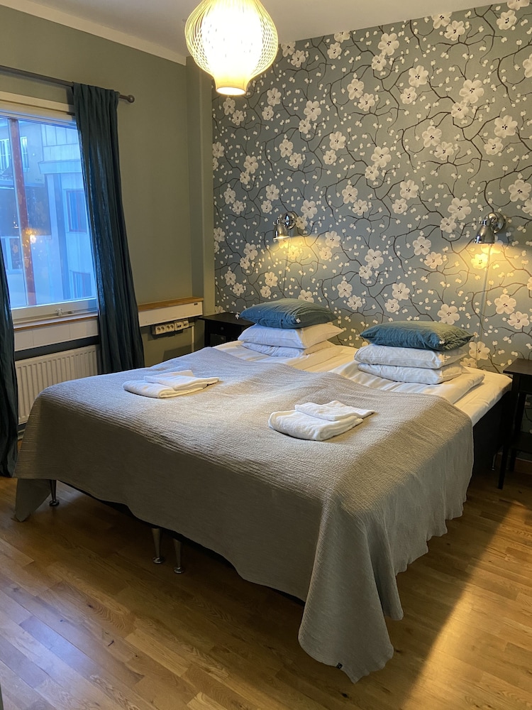 Standard Room, 1 King Bed, Non Smoking photo 2