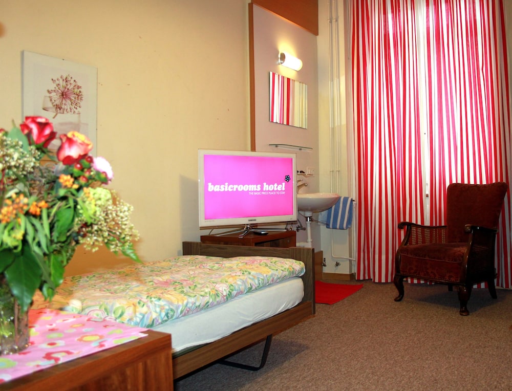 Single Room, Shared Bathroom