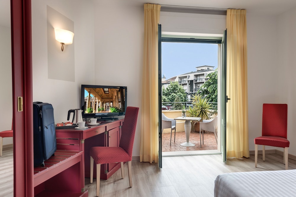 Superior Double or Twin Room, Balcony photo 2