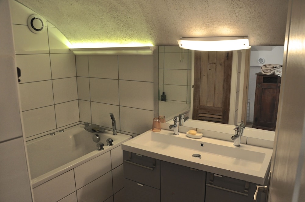 Premium Suite, 1 Bedroom, Terrace, Garden Area photo 2