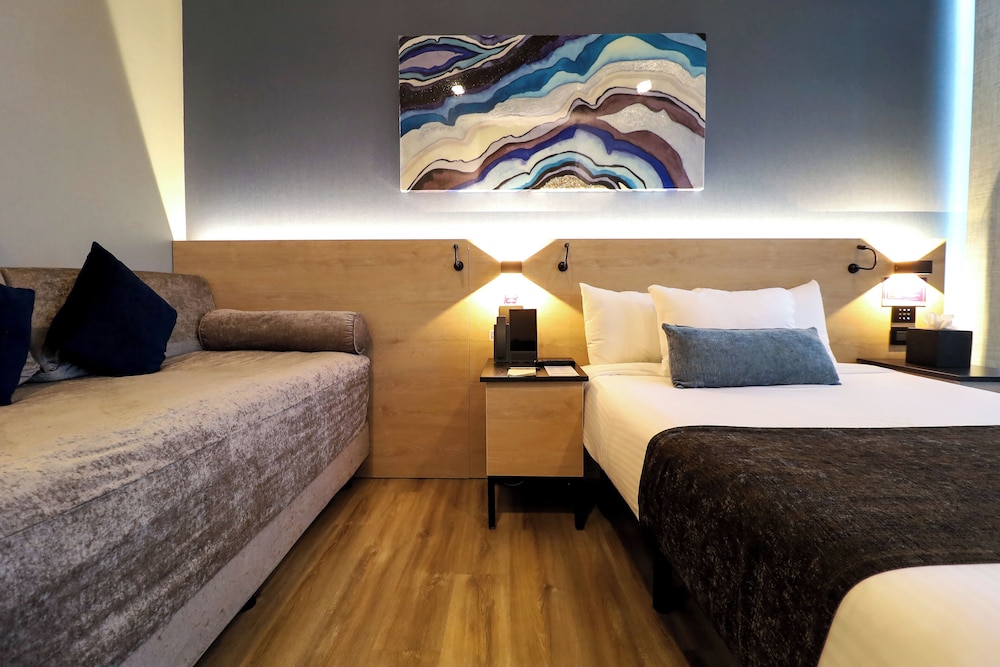 Queen Room with Accessible Bath