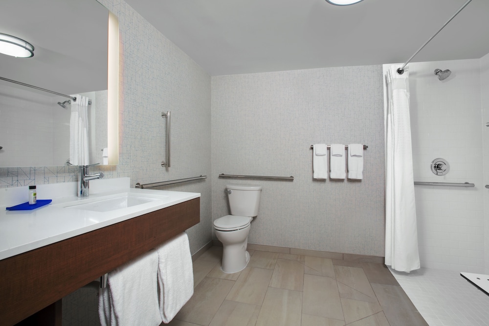 Room, 2 Queen Beds, Accessible, Non Smoking (Mobility) photo 1