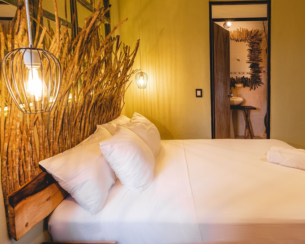 Signature Room, 1 Queen Bed, Terrace, Garden View