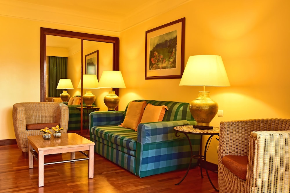 Family Room (Superior) thumbnail 5