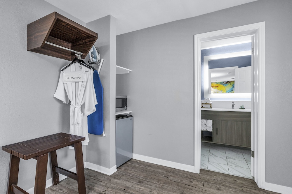 Standard Single Room, 1 Queen Bed, Accessible, Non Smoking photo 2