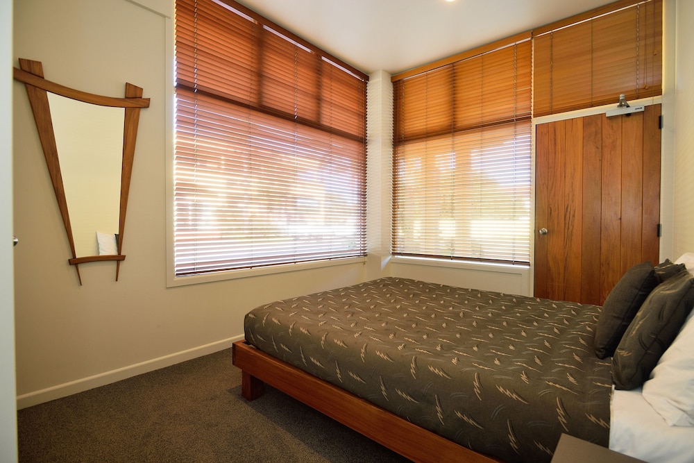 2 Bedroom Suite Queen & Twin photo 3