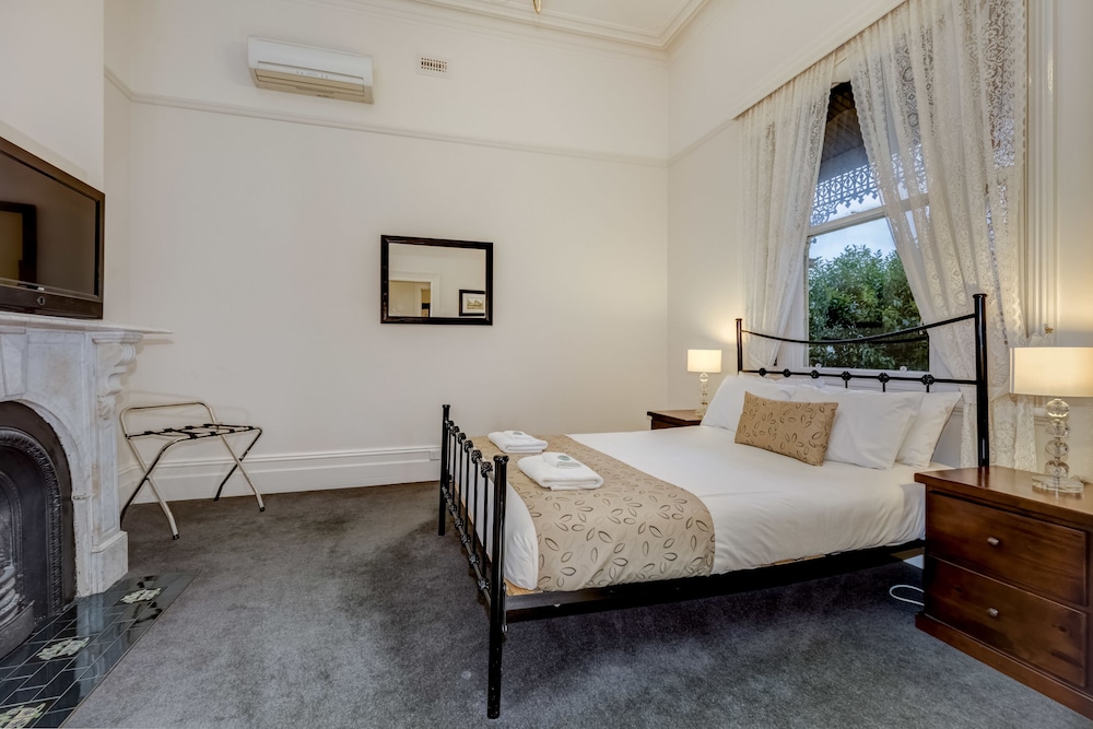 Four Bedroom House photo 3