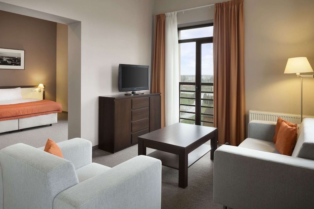 Suite, 1 King Bed - Photo 1