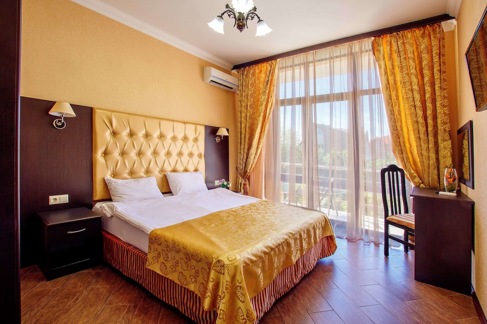 Family Studio, 1 King Bed With Sofa Bed, City View photo 1
