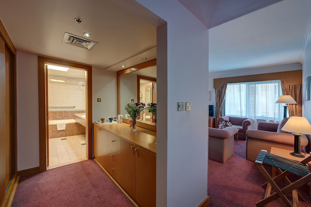 Executive Suite, 1 King Bed, Bathtub photo 3