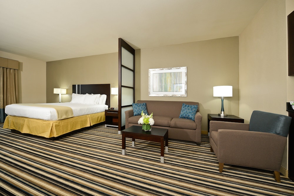 Suite, Multiple Beds (Additional Living Area) photo 2