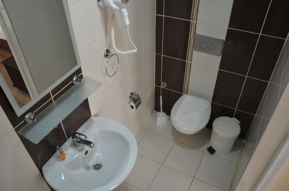 Comfort Room, 1 Double Bed, Smoking photo 2