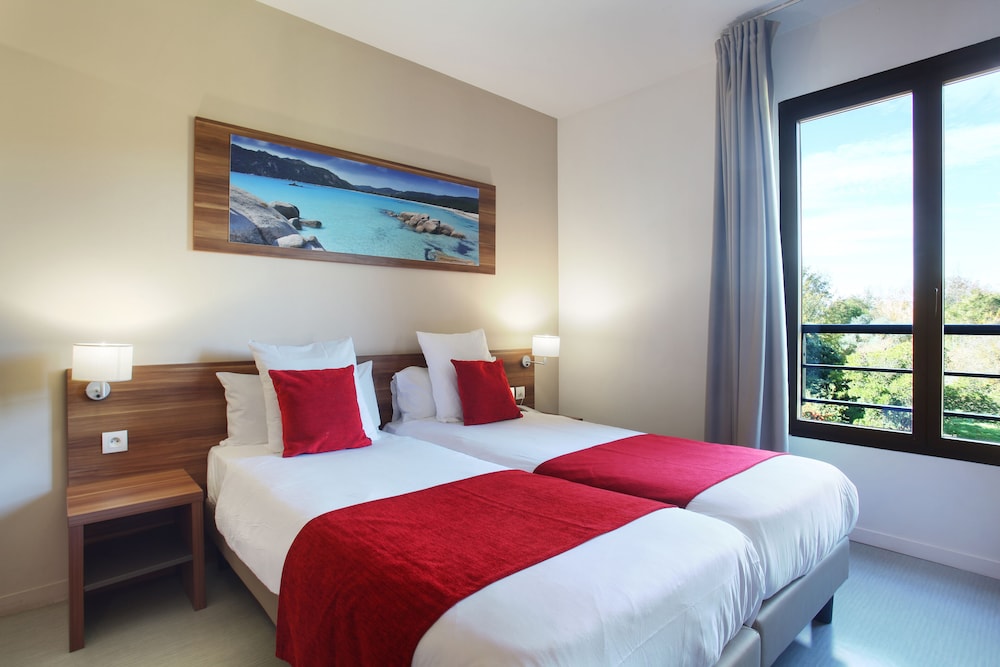 Comfort Suite photo 2