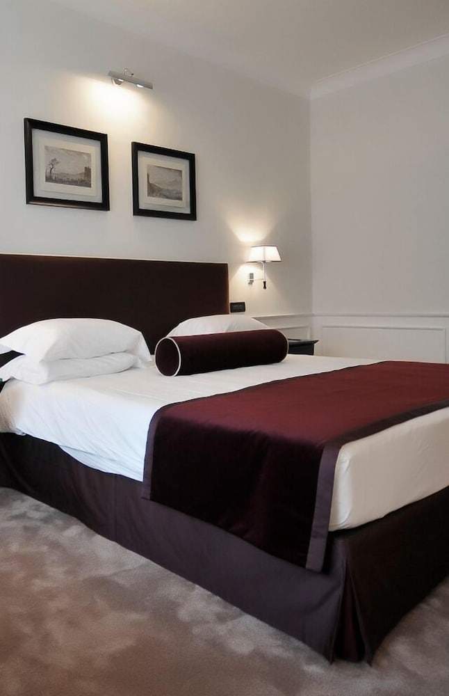 Double Room Single Use thumbnail 5