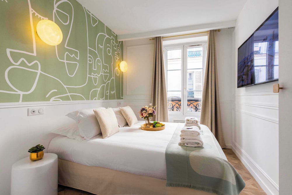 Double Room (4)