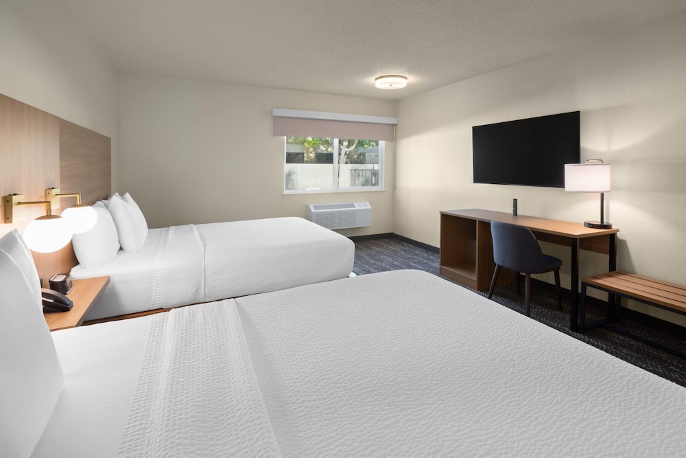 Room, 2 Queen Beds, Non Smoking - Photo 2