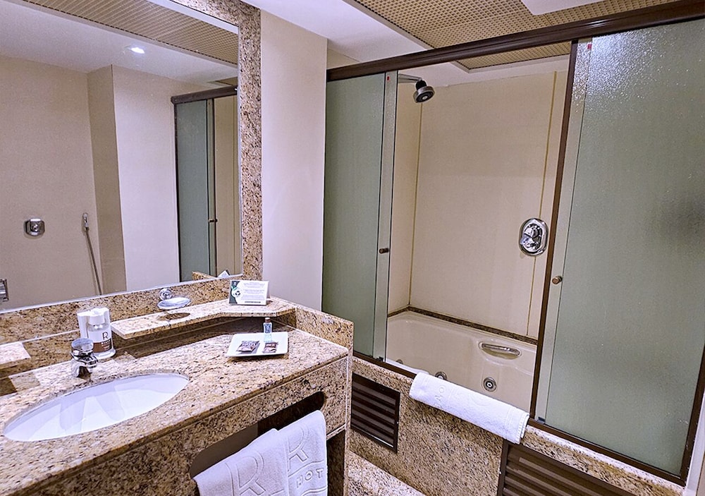 Deluxe Double Room thumbnail 6