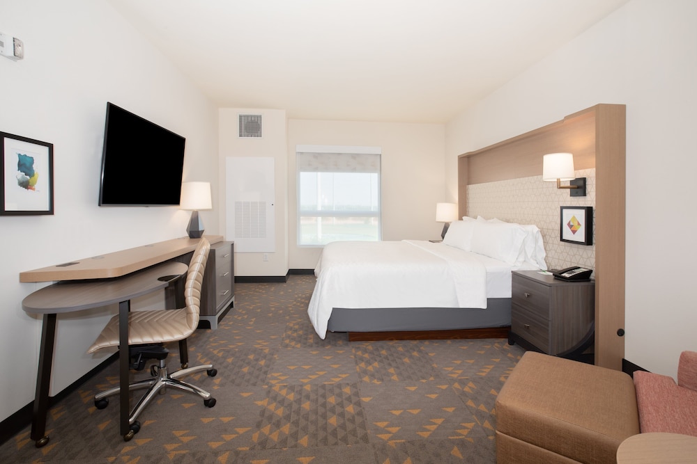 Standard Room, 1 King Bed, Accessible Bathtub (Communications) - Photo 3
