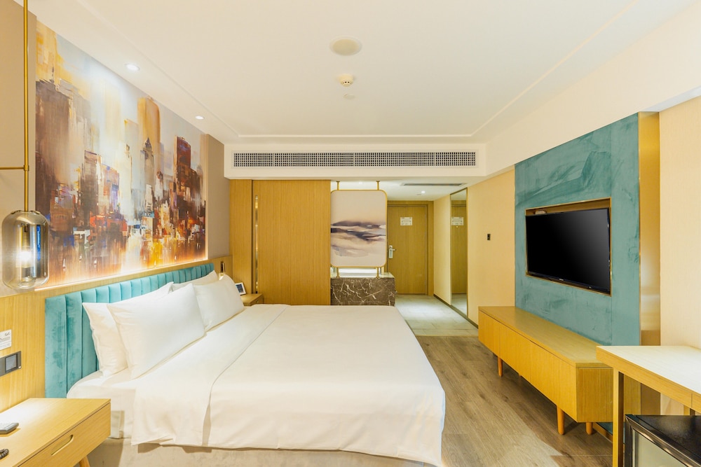 Deluxe Room, 1 King Bed, Smoking