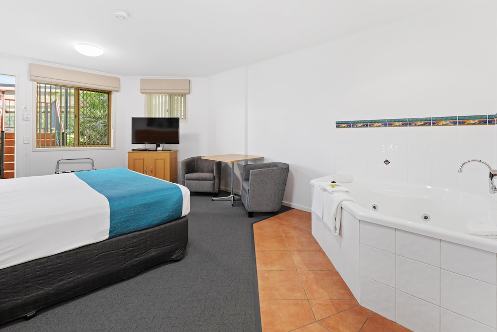 Luxury King Spa Room with Kitchenette photo 3