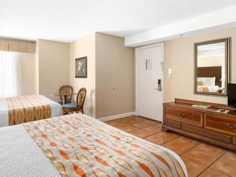 Standard Room, 2 Queen Beds photo 2
