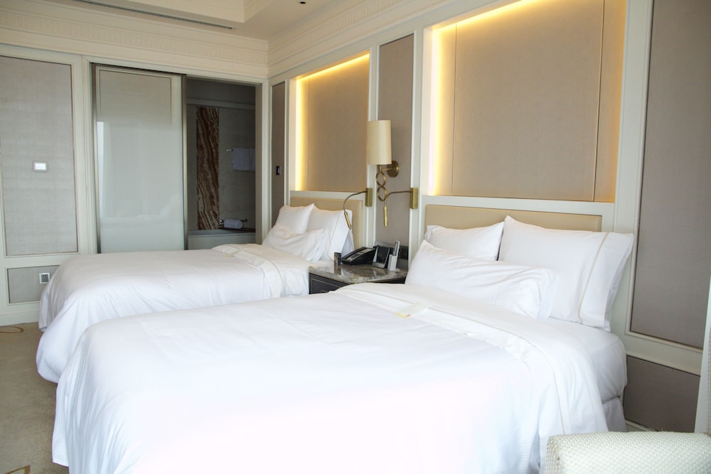 Deluxe Room, 2 Double Beds, City View photo 3