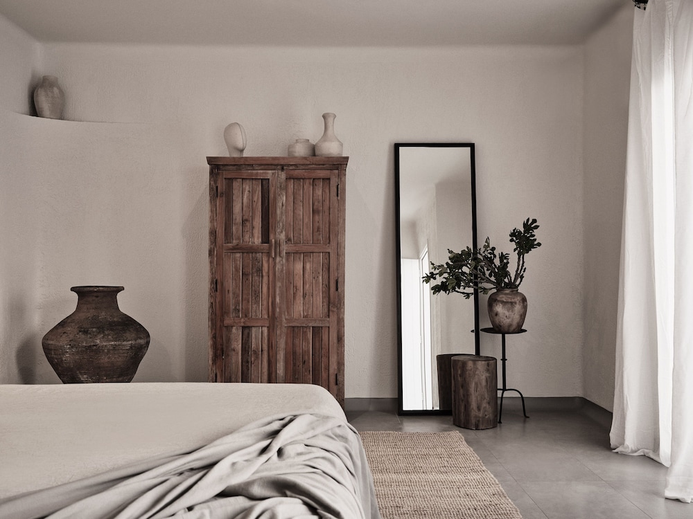 Honeymoon Sunset & Sea View Suite with Heated Plunge Pool