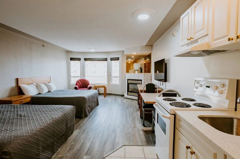 Room, 2 Queen Beds, Kitchenette photo 1
