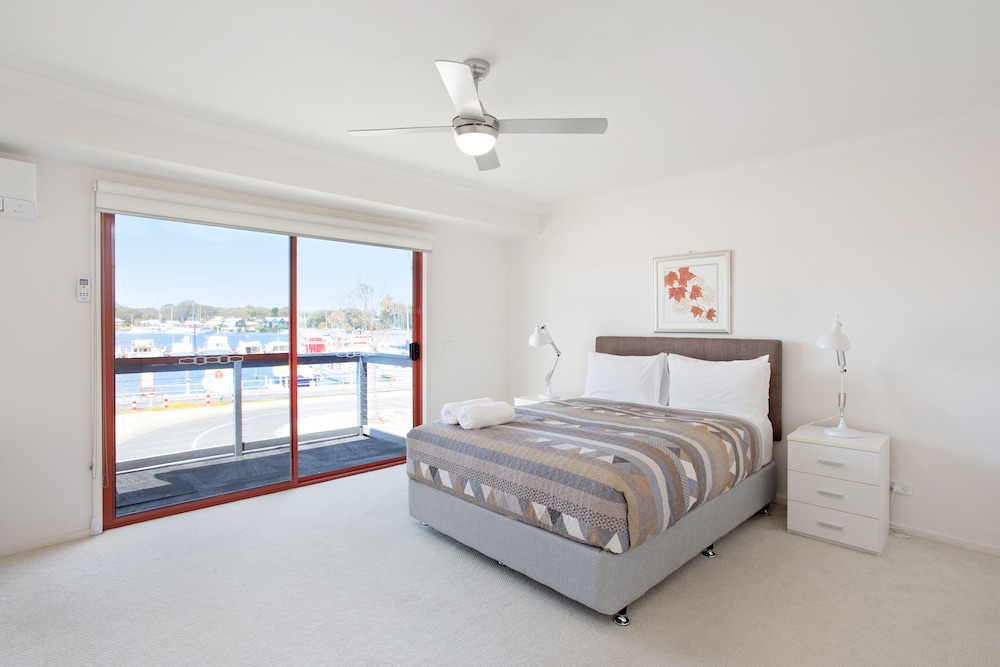 2 bedroom Superior Apartment, Marina Views photo 2