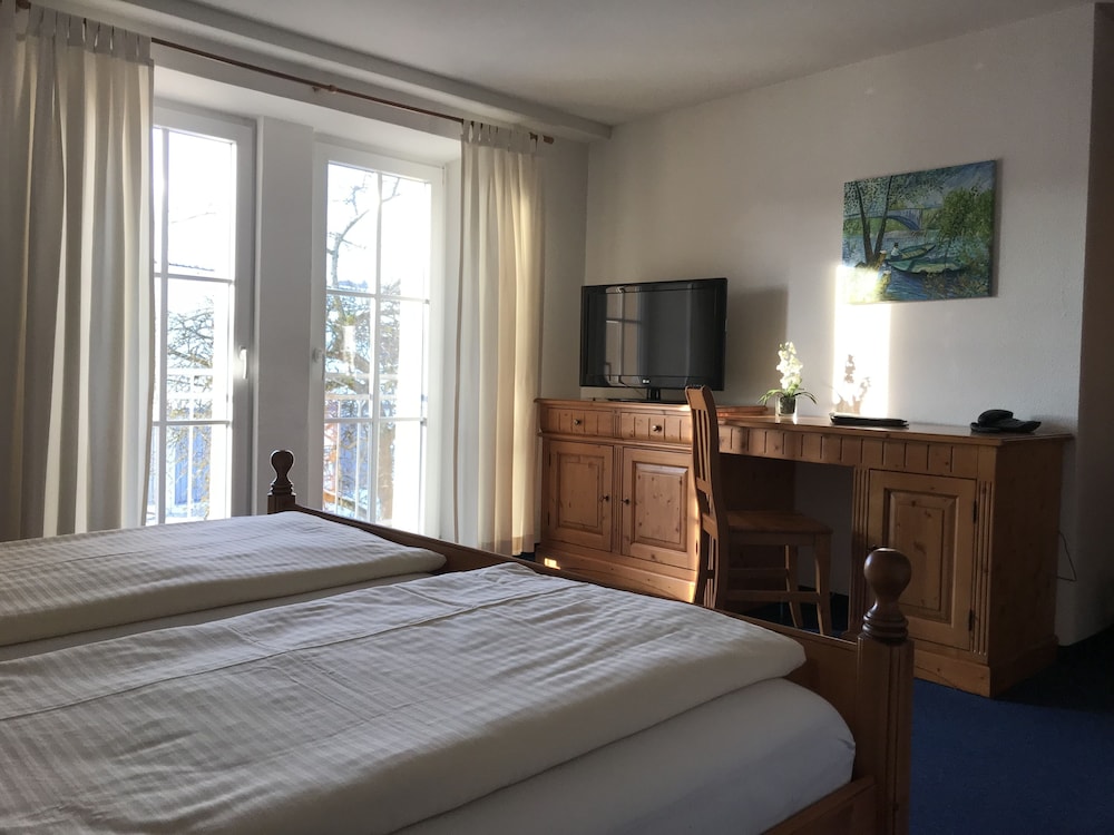 Junior Suite, 1 Queen Bed, Balcony photo 2