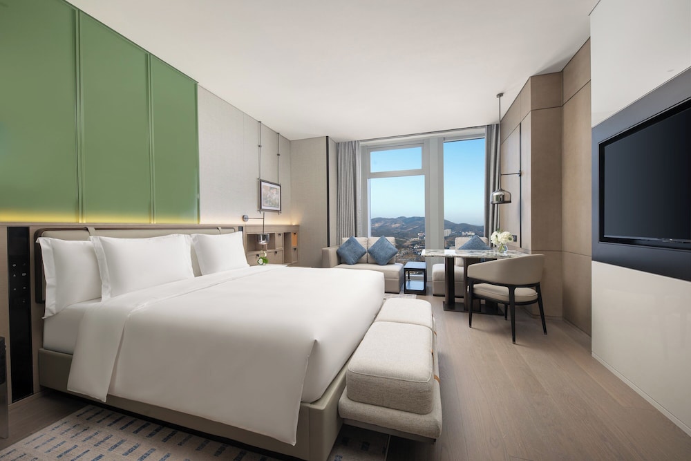 Standard Room, 1 King Bed, Club Lounge Access photo 3