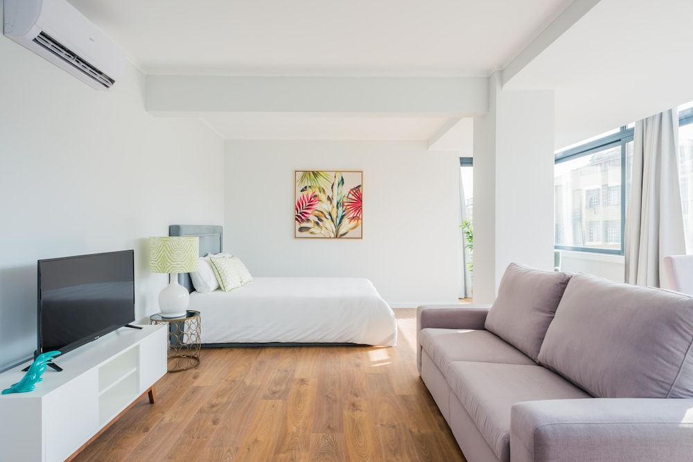Superior Studio, 1 Queen Bed with Sofa bed, Non Smoking photo 2