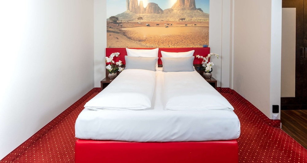 Suite, 1 Queen Bed (Quiet Location;Separate Living Room)