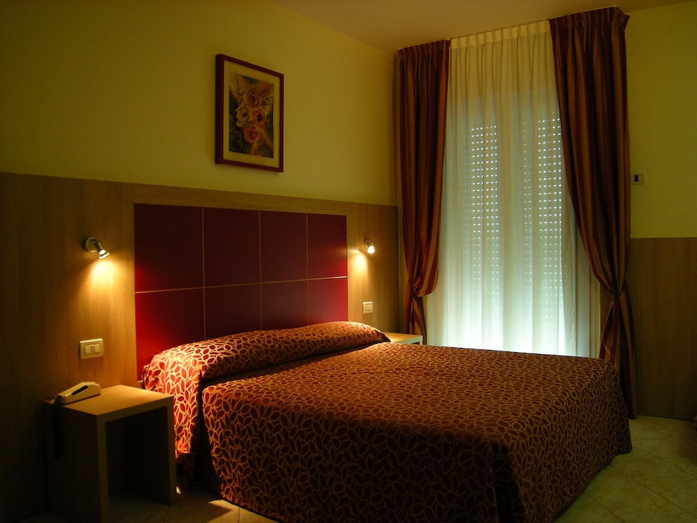 Double or Twin Room - Photo 4