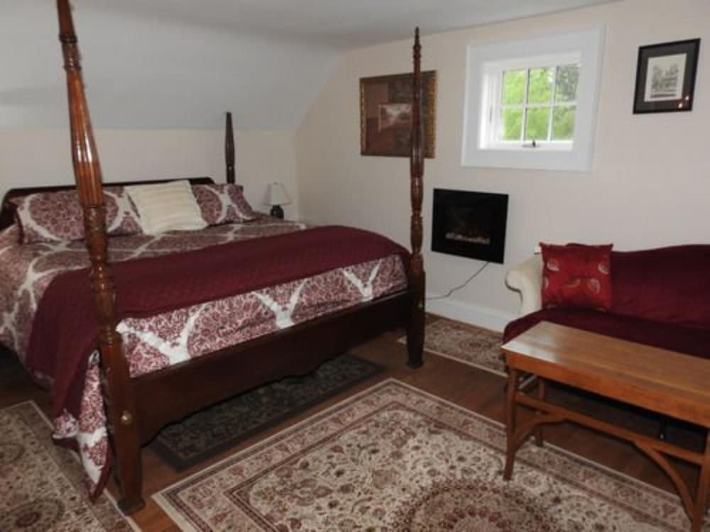 Deluxe Room, Private Bathroom (Colonial Getaway) photo 2
