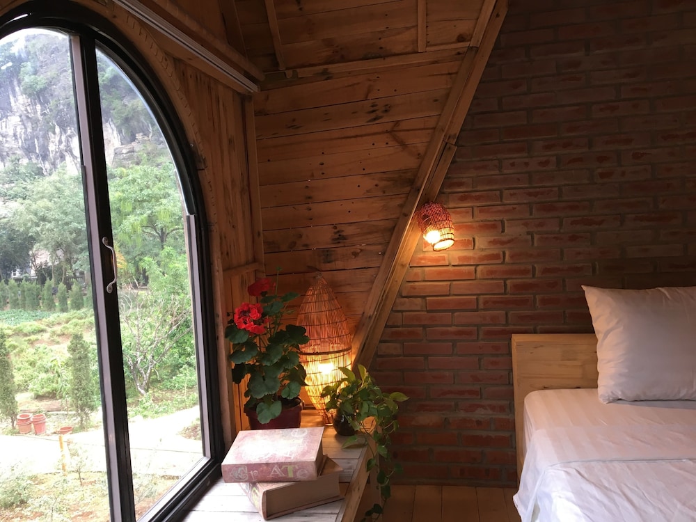 Family Chalet, 1 Bedroom, Private Bathroom, Lake View photo 3