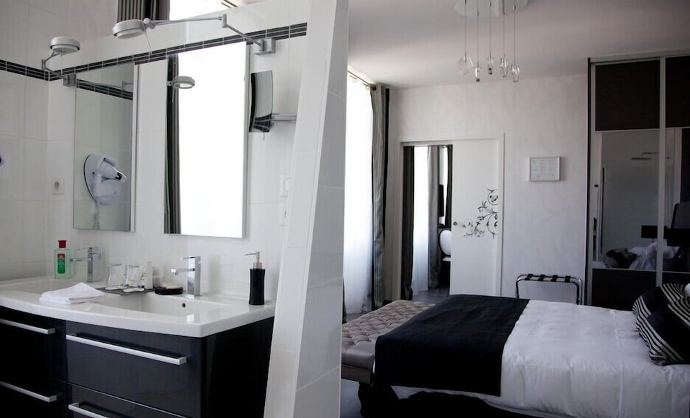 Design Suite, Bathtub photo 2