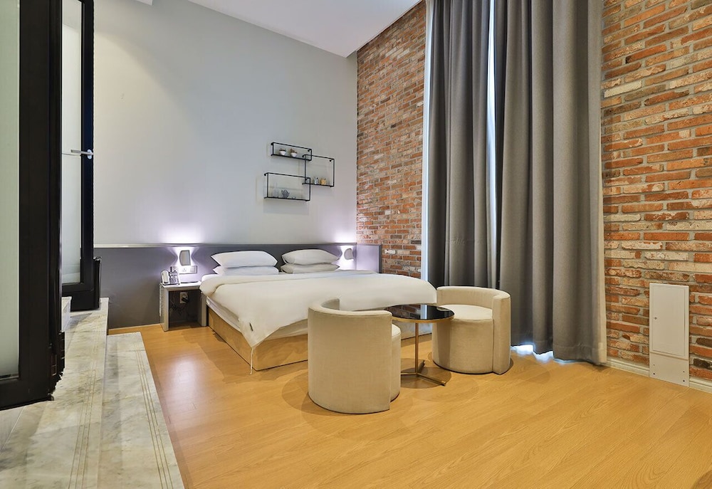 Suite - Photo 9