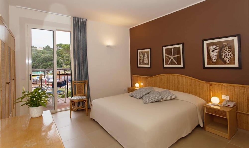 Superior Double or Twin Room, Sea View photo 3