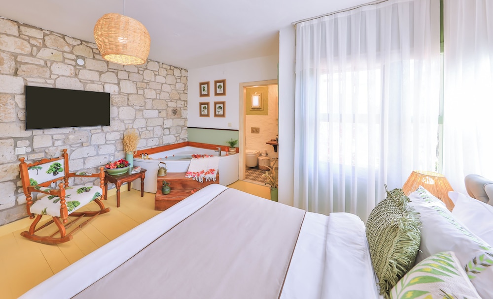 Superior Room, Hot Tub, Garden View photo 2