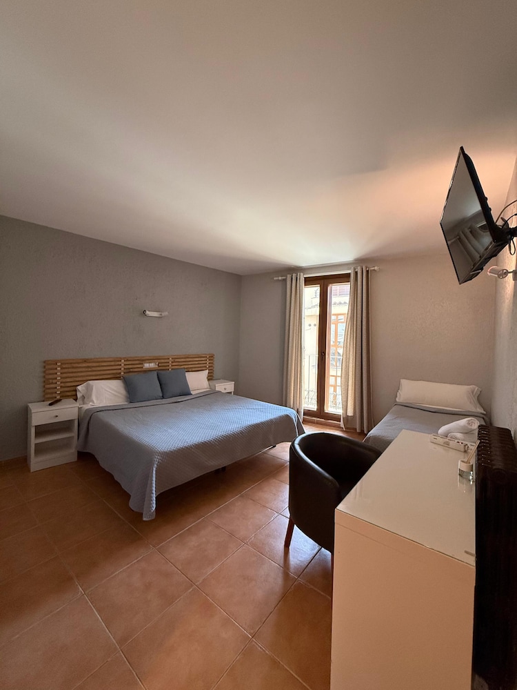 Basic Triple Room, 3 Twin Beds - Photo 8