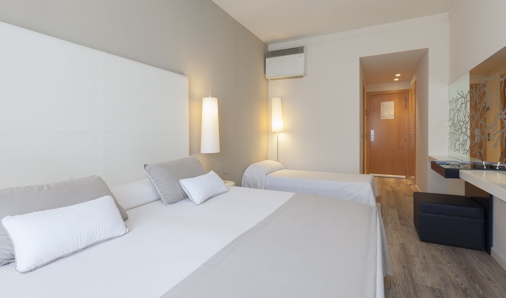 Standard Double Room, Mountain View (2 adults and 1 child)