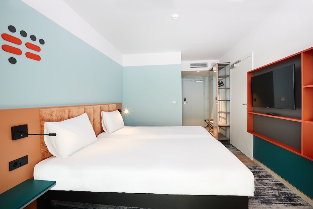 Standard Room, 2 Twin Beds - Photo 8