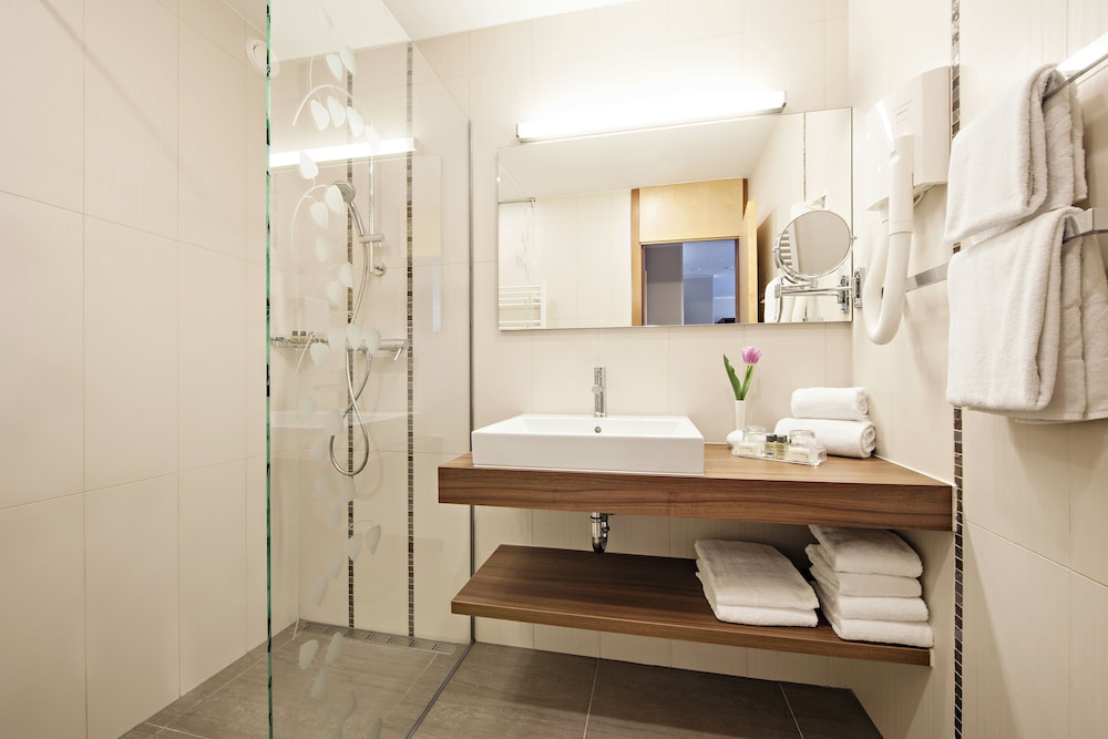 Suite - Photo 2