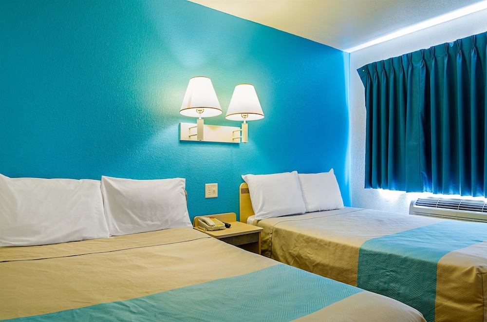 Standard Room, 2 Double Beds, Non Smoking, Refrigerator & Microwave photo 3