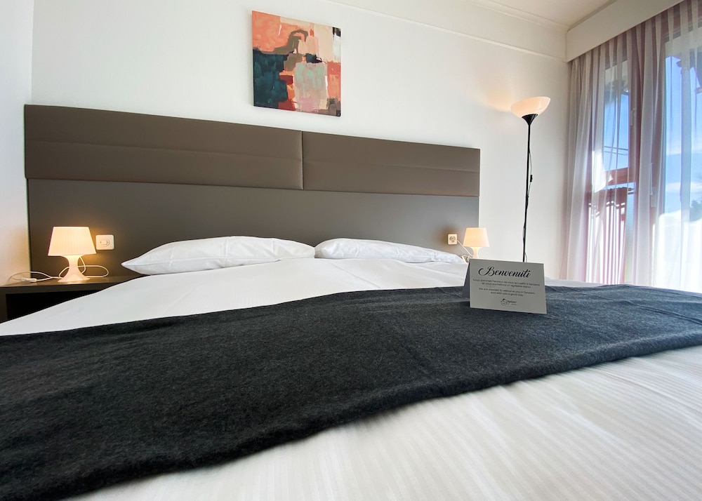 Deluxe Double Room, 1 Queen Bed, Mountain View photo 3