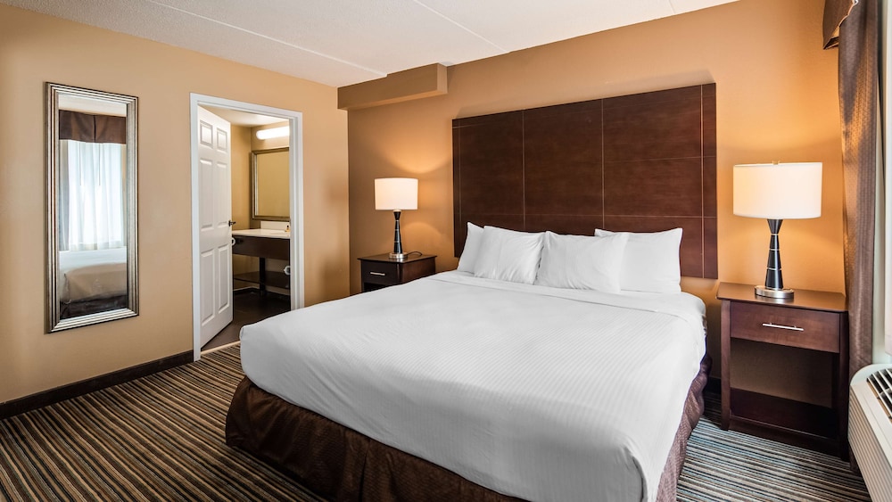 Standard Room, 1 King Bed, Accessible, Bathtub