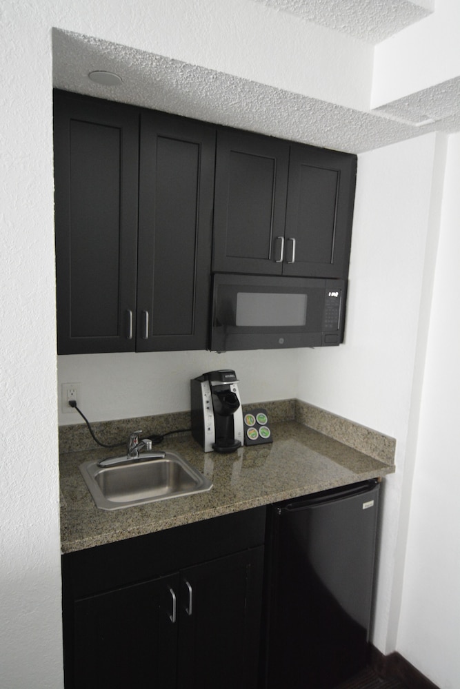 Superior 2 bed Suite with Kitchenette - Photo 3