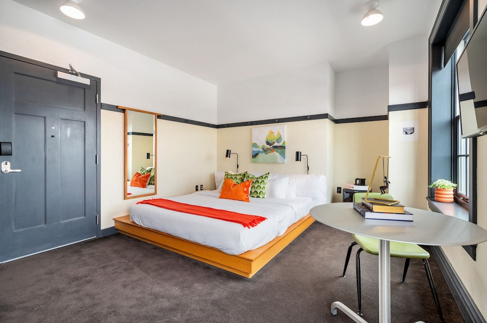 Standard Room, 1 King Bed (Self Check-in with Virtual Front Desk) photo 1